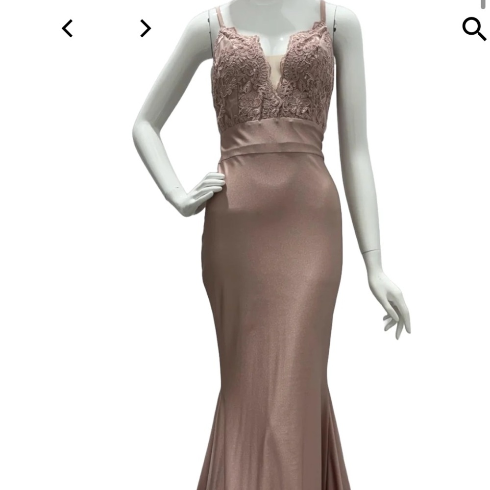 Elegant Lace Evening Gown in black